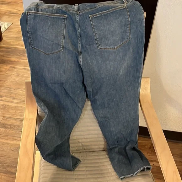 Woman’s medium washed distressed Jeans by universal Thread.  NWT size 20W - Picture 8 of 9